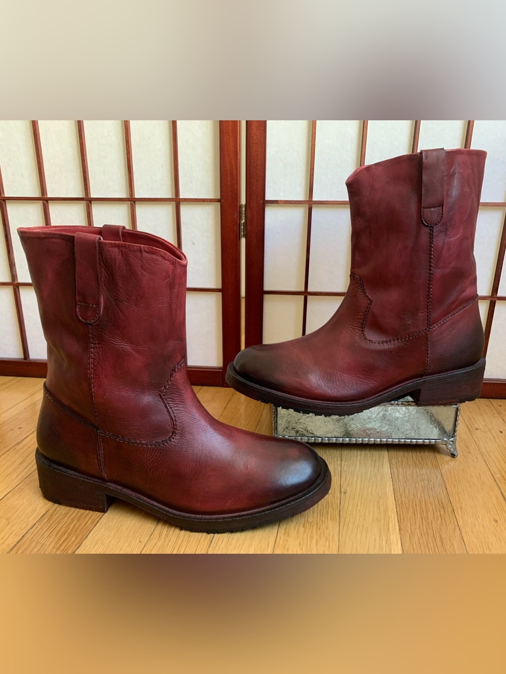 NWOB VINTAGE FOUNDRY CO BURGUNDY ANKLE ZIP BOOTS Size 39/US Women’s Size 9